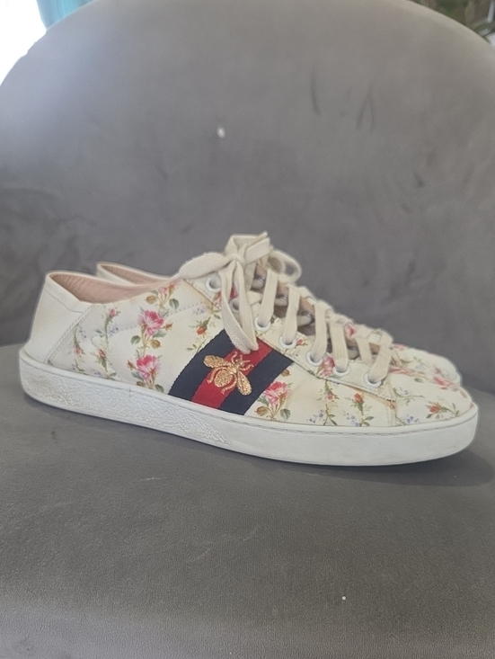 Gucci Shoes - Gucci Floral Lace-Up Low-Top Sneakers in Cream with Red & Navy Stripe